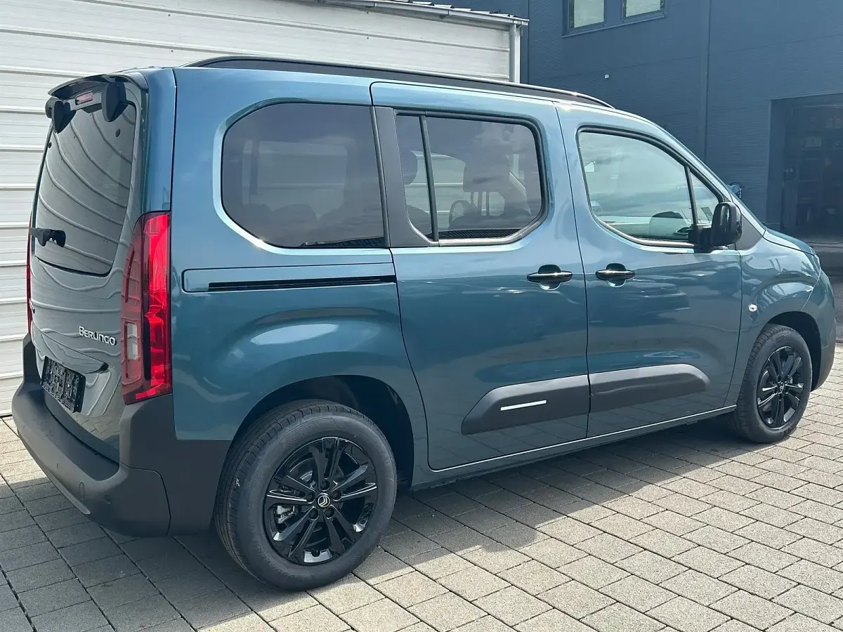 Neu Citroën Berlingo 131 PS (96 kW) 2025 Kiamablau metallic Van / Kleinbus