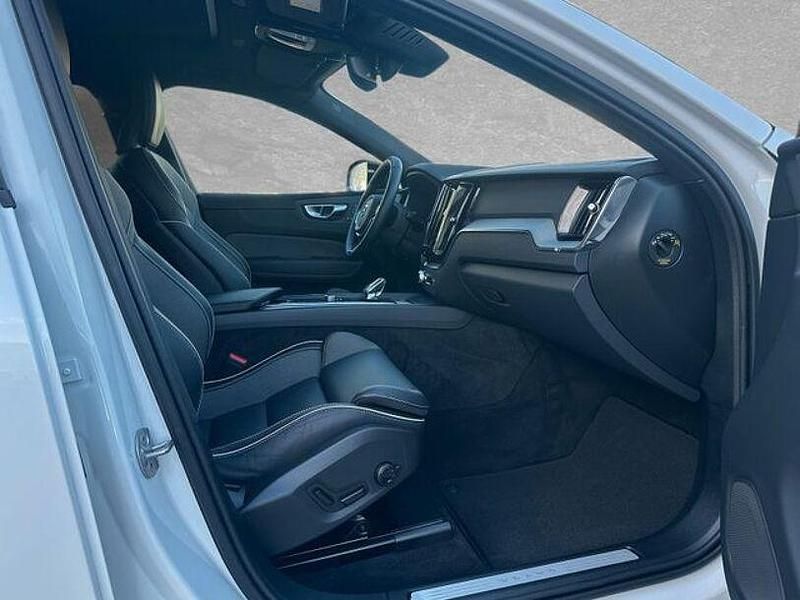 Gebraucht Volvo XC60 Plus 250 PS (183 kW) 2025 Crystal weiß perleffekt SUV