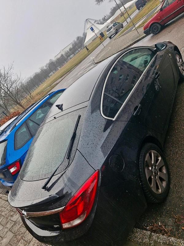 Gebraucht Opel Insignia 130 PS (95 kW) 2012 Schwarz Limousine