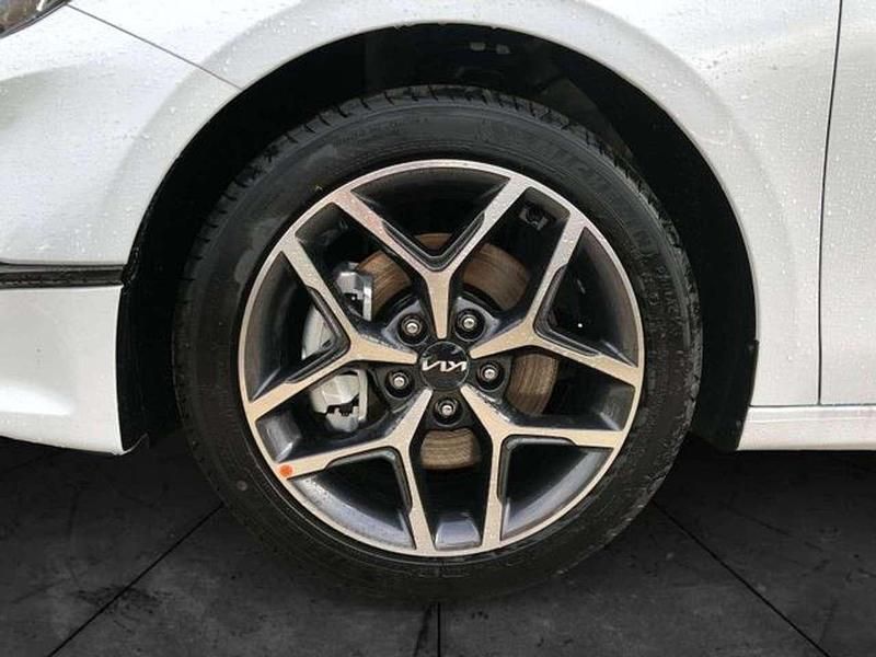 Neu Kia Ceed 140 PS (102 kW) 2026 Weiß (weiss / carraraweiss) Kleinwagen