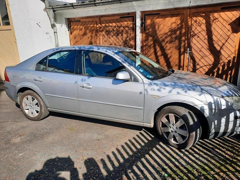 Gebraucht Ford Mondeo 125 PS (91 kW) 2004 Grau Limousine