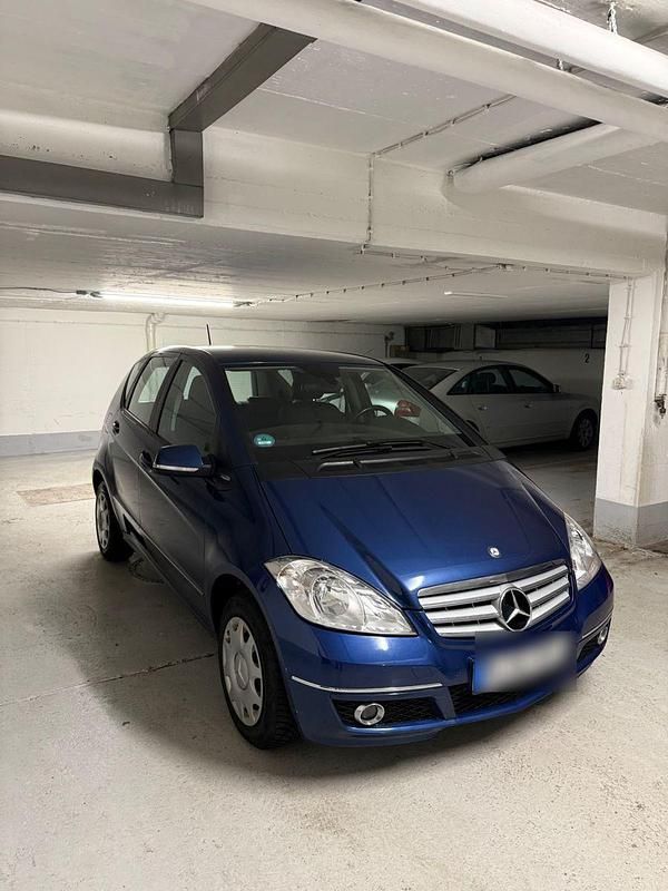 Gebraucht Mercedes A180 Avantgarde 109 PS (80 kW) 2011 Blau Limousine