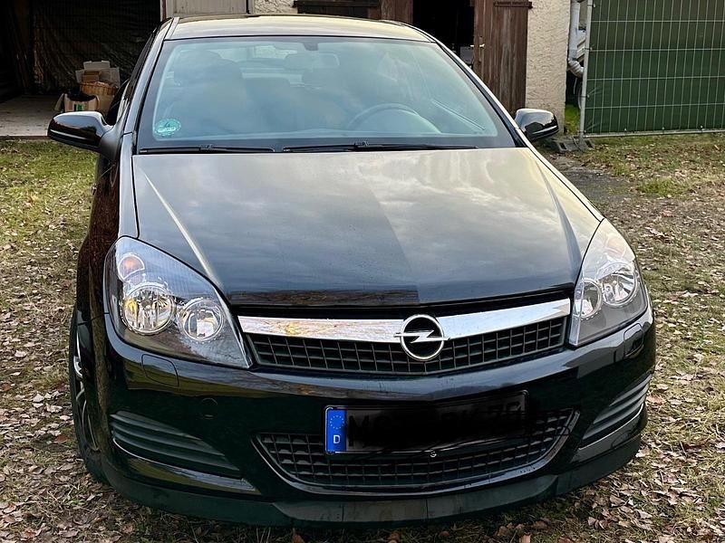 Schwarz Gebraucht 2009 Opel Astra GTC Coupé | 2.650 € (Fairer Preis) - Bild 1/4