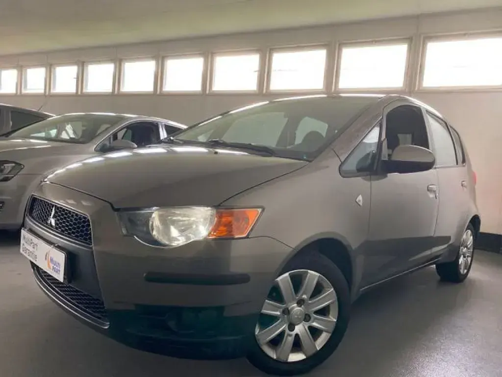 Gebraucht Mitsubishi Colt Invite 110 PS (80 kW) 2009 Brillantgrau (metallic) Kleinwagen