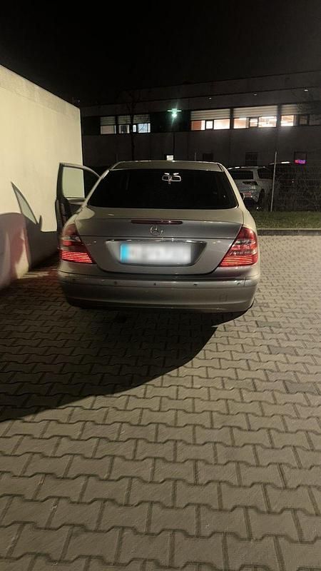 Gebraucht Mercedes E200 Classic 122 PS (89 kW) 2004 Beige Limousine