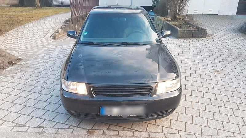 Schwarz Gebraucht 2002 Audi A3 | 1.300 € (Guter Preis) - Bild 1/4