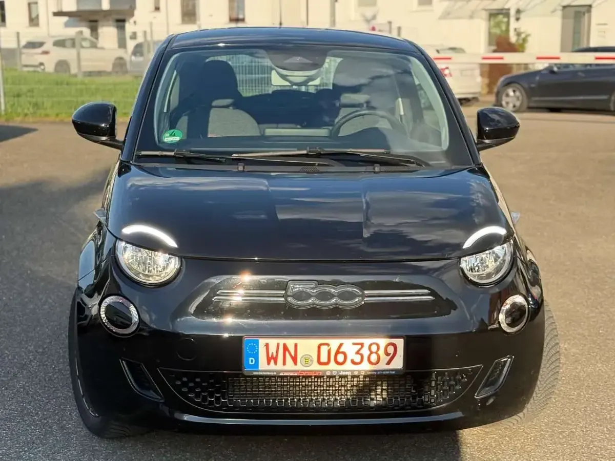 Gebraucht Fiat 500e Icon 86 kW (118 PS) 2021 Colore esterno (onyx schwarz) Kleinwagen