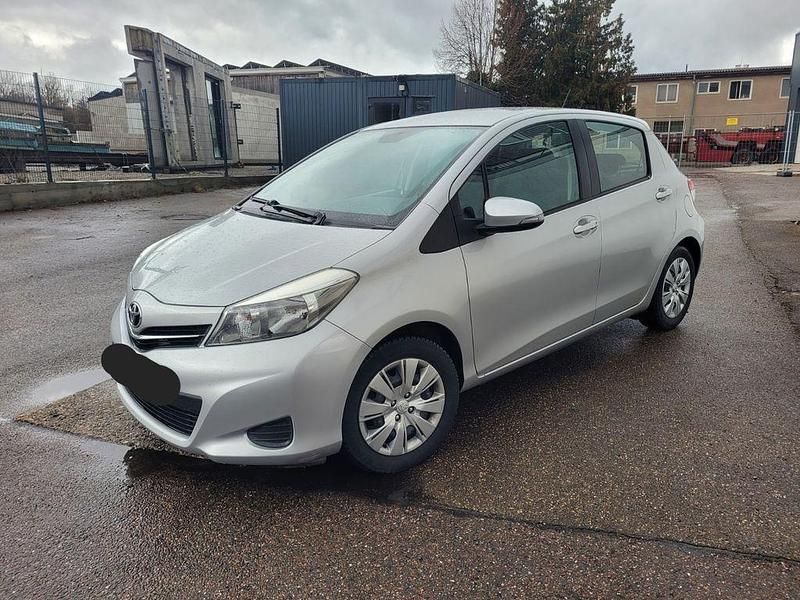 Gebraucht Toyota Yaris Life 99 PS (72 kW) 2012 Grau Kleinwagen