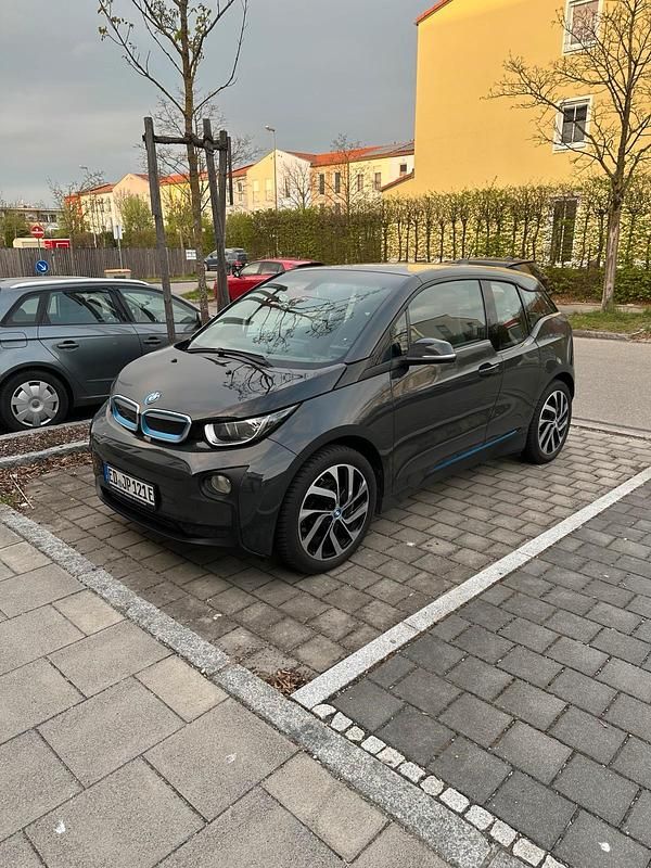 Grau Gebraucht 2014 BMW i3 Limousine | 7.950 € (Fairer Preis) - Bild 1/4