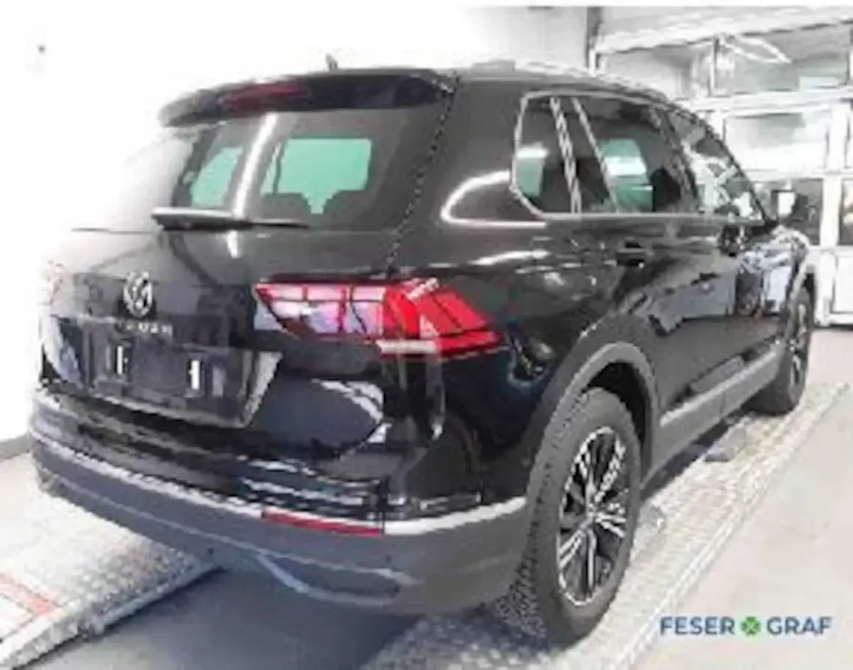 Gebraucht VW Tiguan Active 150 PS (110 kW) 2023 Deep black perleffekt SUV