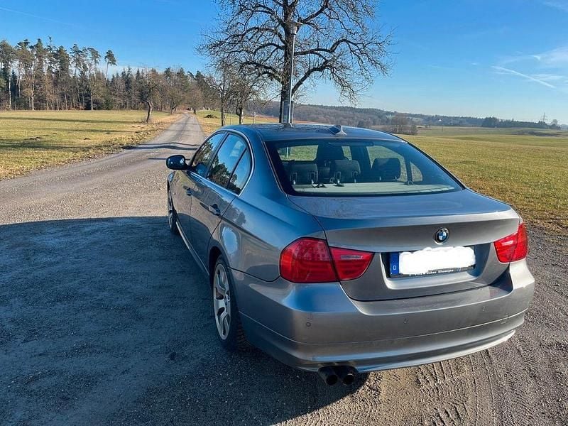 Grau Gebraucht 2009 BMW 325 Limousine | 4.999 € (Teuer) - Bild 1/4