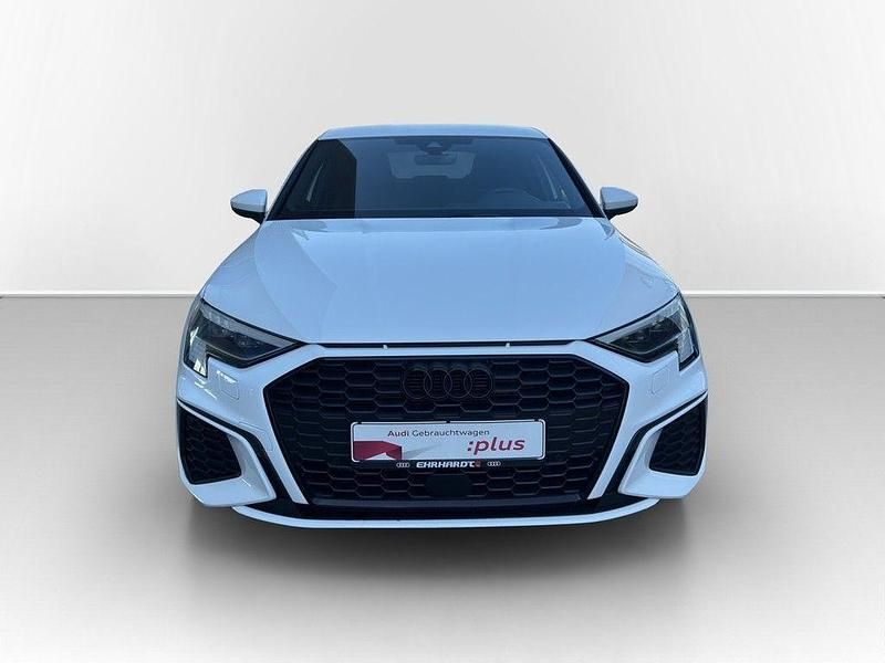 Second-hand Audi A3 S-Line 150 CP (110 kW) 2025 Alb Berlinǎ