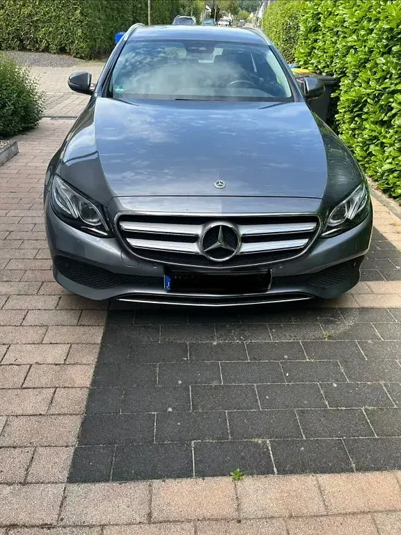 Gebraucht Mercedes E220 Avantgarde 194 PS (142 kW) 2017 Grau Limousine