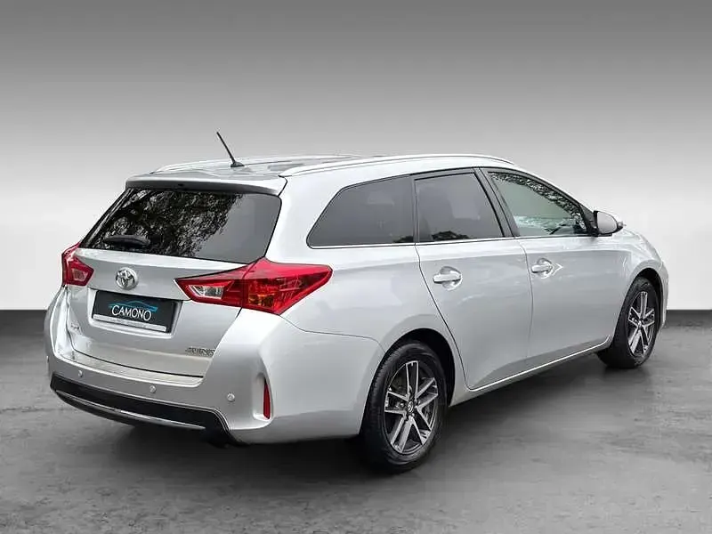 Gebraucht Toyota Auris Edition 132 PS (97 kW) 2015 Silber Kombi