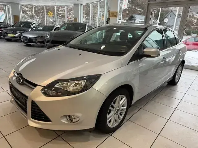 Gebraucht Ford Focus Titanium 125 PS (91 kW) 2012 Silber Limousine