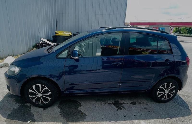 Blau Gebraucht 2010 VW Golf Plus Cross Style Van / Kleinbus | 5.390 € (Fairer Preis) - Bild 1/4