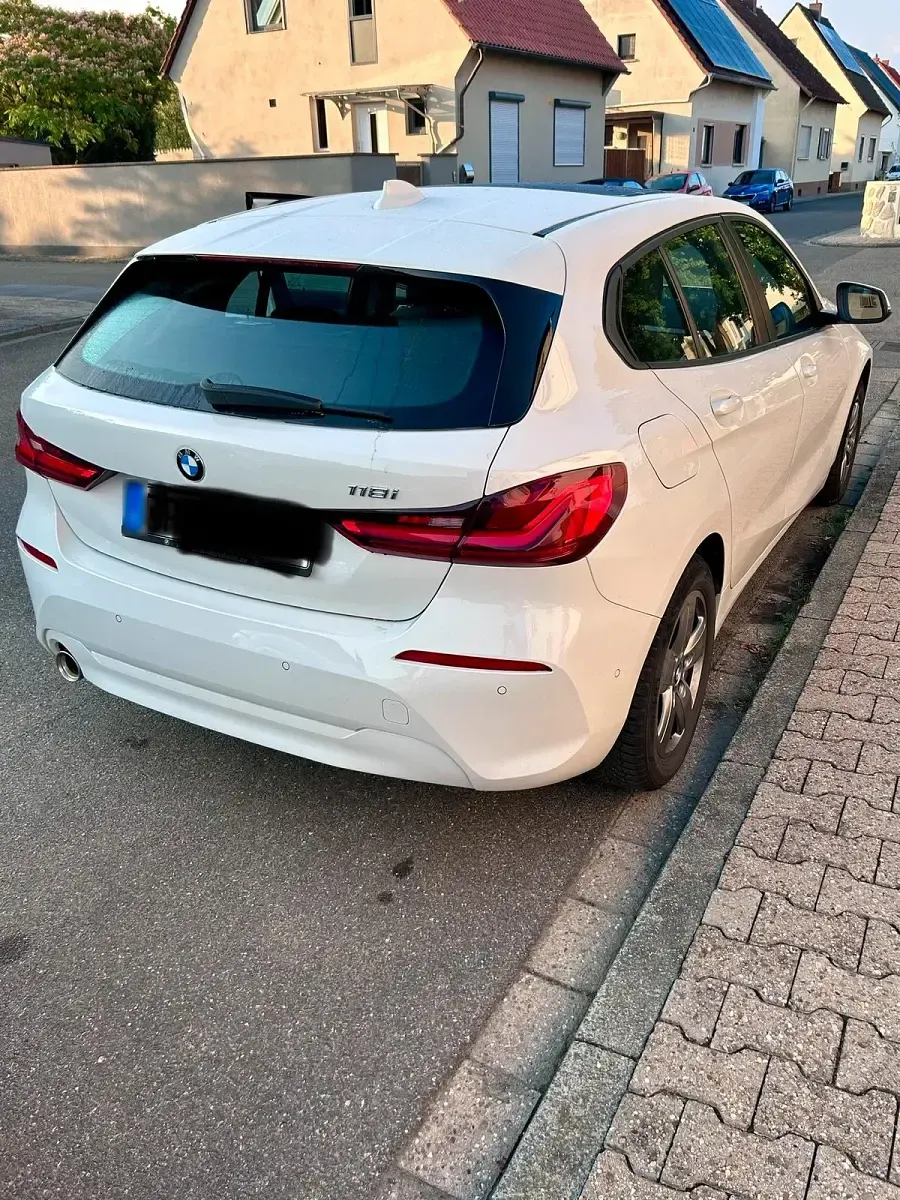 Gebraucht BMW 118 Advantage 140 PS (102 kW) 2020 Weiß Limousine