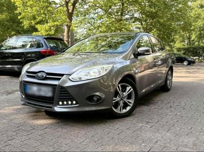 Andere farben Gebraucht 2013 Ford Focus Limousine | 3.400 € (Guter Preis) - Bild 1/4