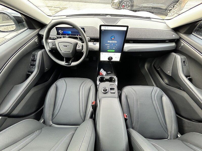 Gebraucht Ford Mustang Mach-E Standard Range 197 kW (269 PS) 2024 Weiß (space white) SUV