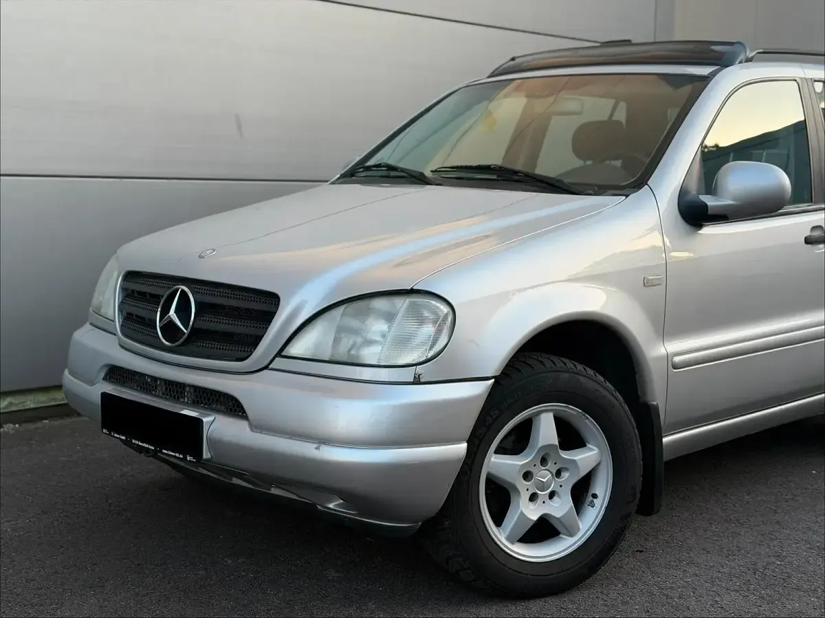 Gebraucht Mercedes ML320 218 PS (160 kW) 2001 Silber SUV