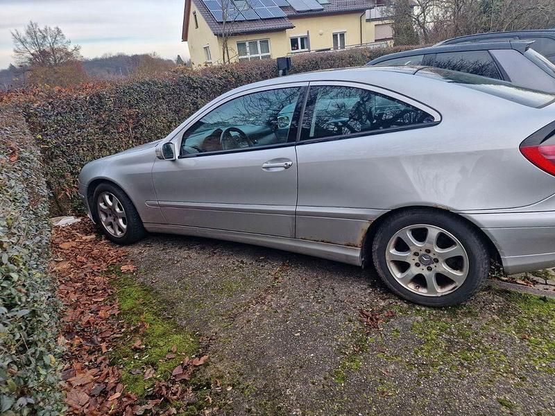 Second-hand Mercedes C200 162 CP (119 kW) 2002 Argintiu Coupe