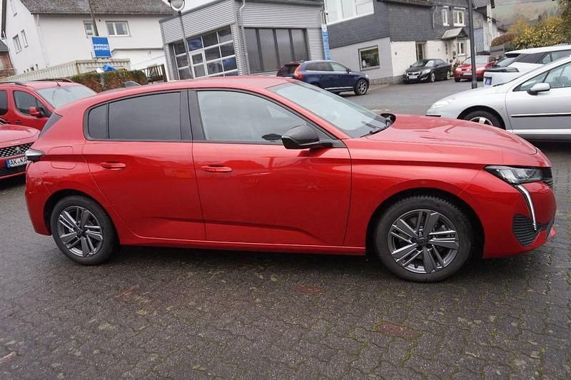 Gebraucht Peugeot 308 Allure 131 PS (96 kW) 2024 Rot Limousine