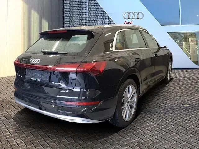 Gebraucht Audi e-tron Advanced Plus 230 kW (313 PS) 2020 Mythosschwarz metallic SUV