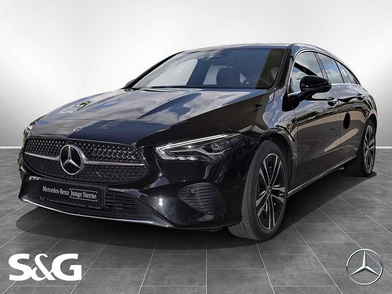 Metalliclack kosmosschwarz Gebraucht 2024 Mercedes CLA200 Progressive Kombi | 31.000 € (Guter Preis) - Bild 1/4