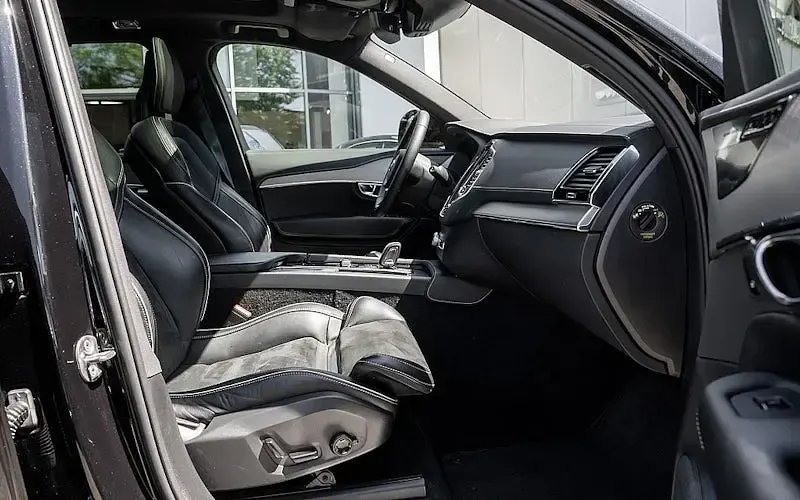 Gebraucht Volvo XC90 R-Design 235 PS (172 kW) 2022 Onyx schwarz SUV