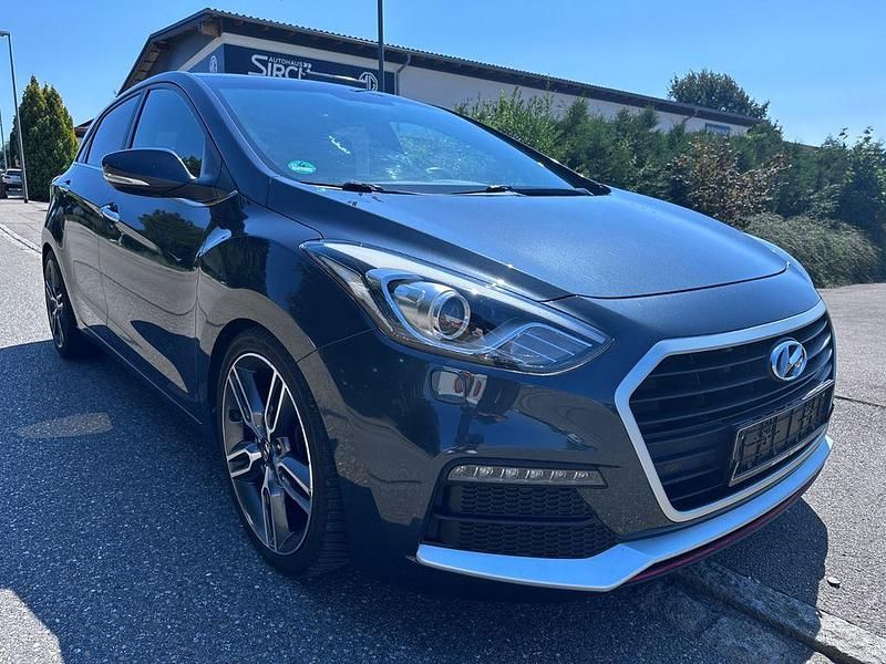 Schwarz Gebraucht 2016 Hyundai i30 Turbo Limousine | 12.990 € (Etwas zu teuer) - Bild 1/4