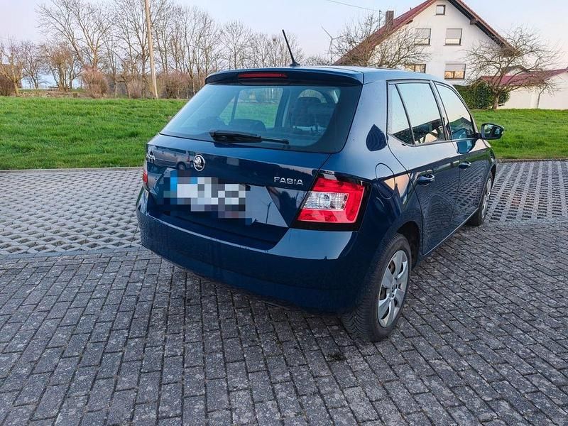 Gebraucht Skoda Fabia Ambition 90 PS (66 kW) 2017 Blau Limousine