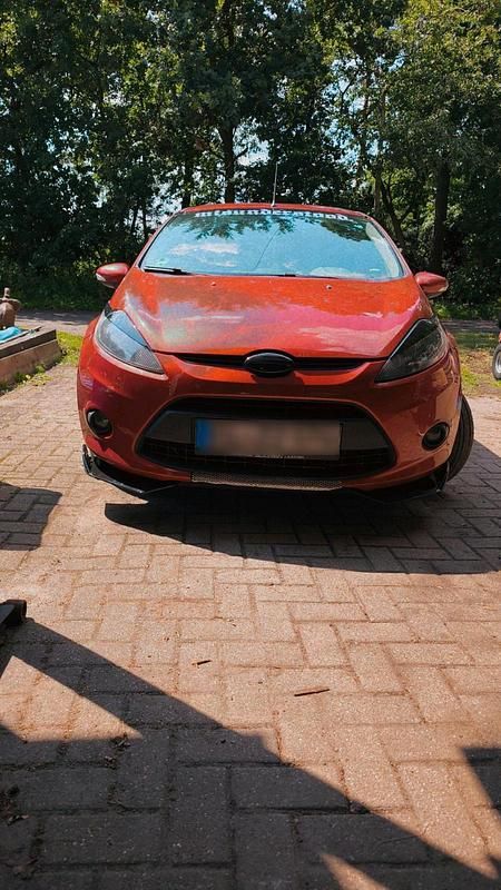 Gebraucht Ford Fiesta 90 PS (66 kW) 2011 Rot Kleinwagen