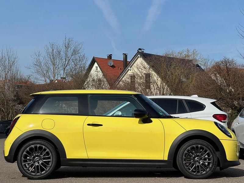 Gebraucht Mini Cooper 114 kW (156 PS) 2025 Sunny side yellow (metallic) Kleinwagen