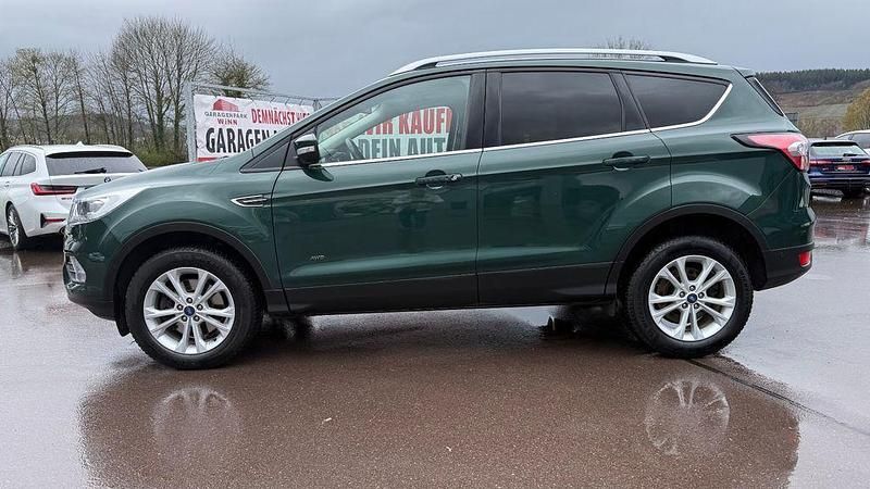 Gebraucht Ford Kuga Titanium 179 PS (131 kW) 2018 Grün SUV