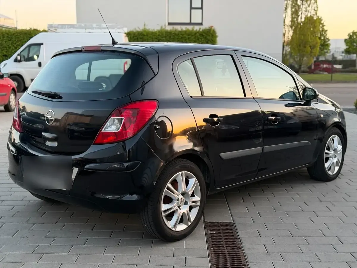 Gebraucht Opel Corsa 90 PS (66 kW) 2009 Schwarz Kleinwagen
