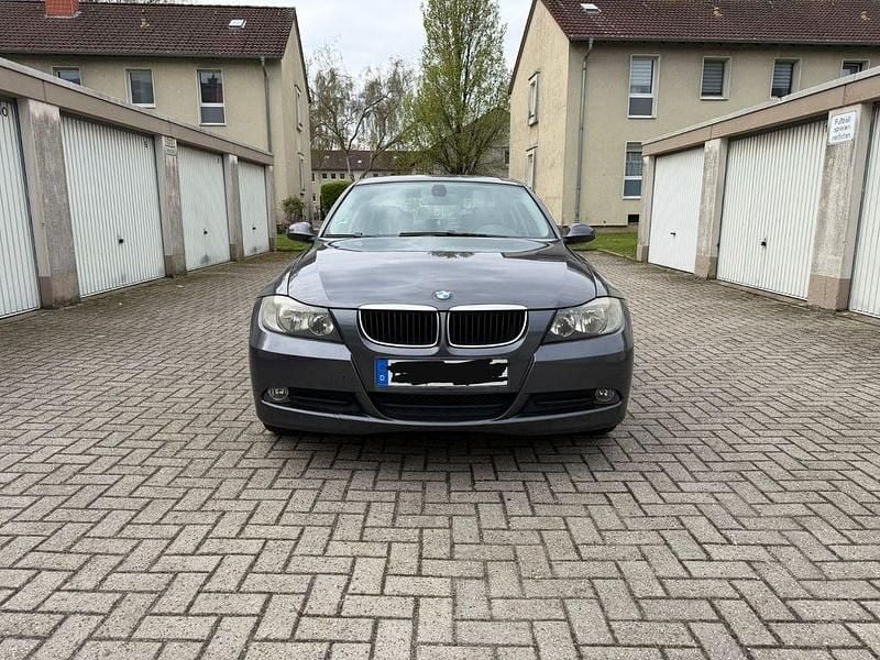 Gebraucht BMW 318 129 PS (94 kW) 2006 Grau Limousine