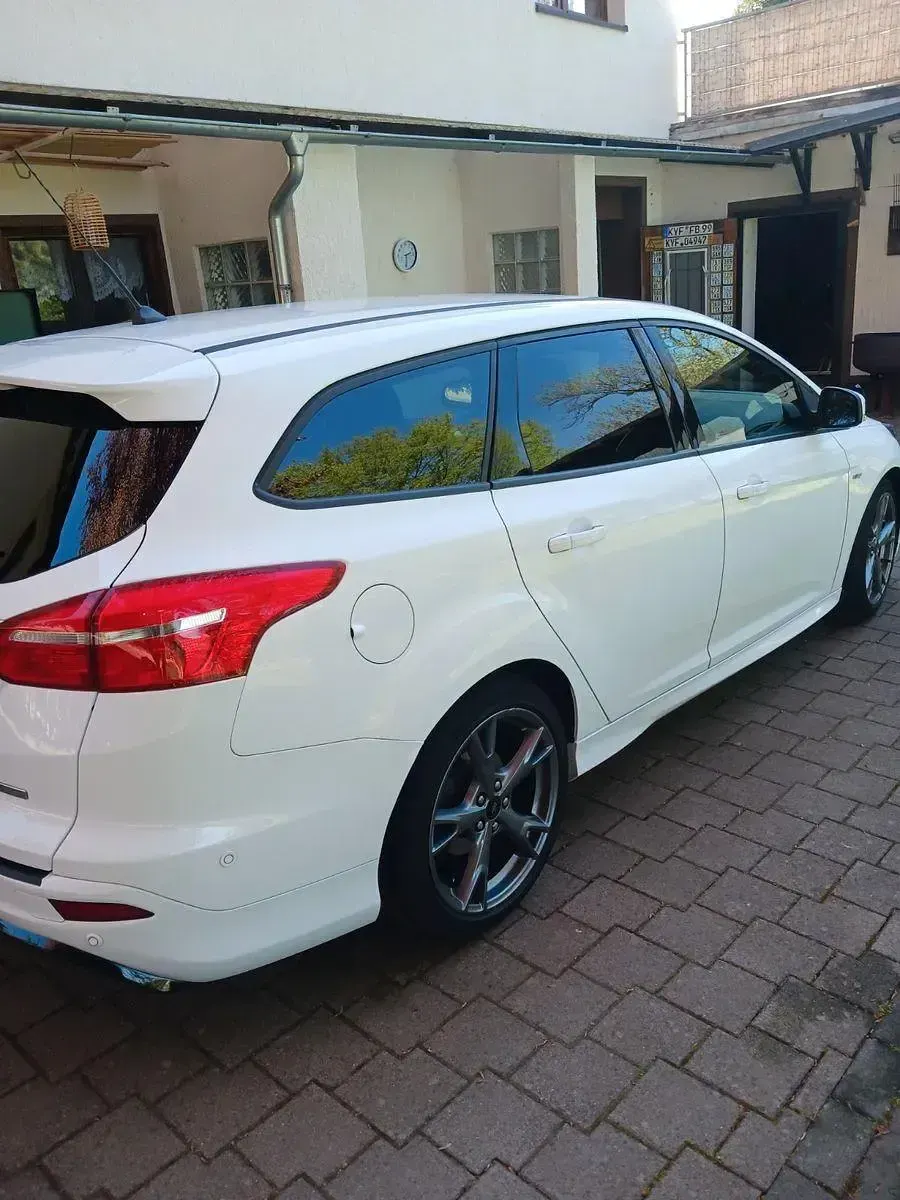 Used Ford Focus ST-Line 140 HP (102 kW) 2018 White Estate