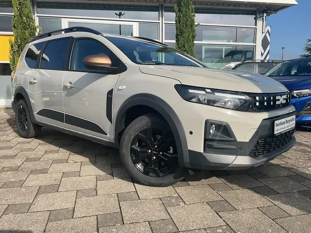 Neu Dacia Jogger Extreme 122 PS (89 kW) 2026 Braun Van / Kleinbus
