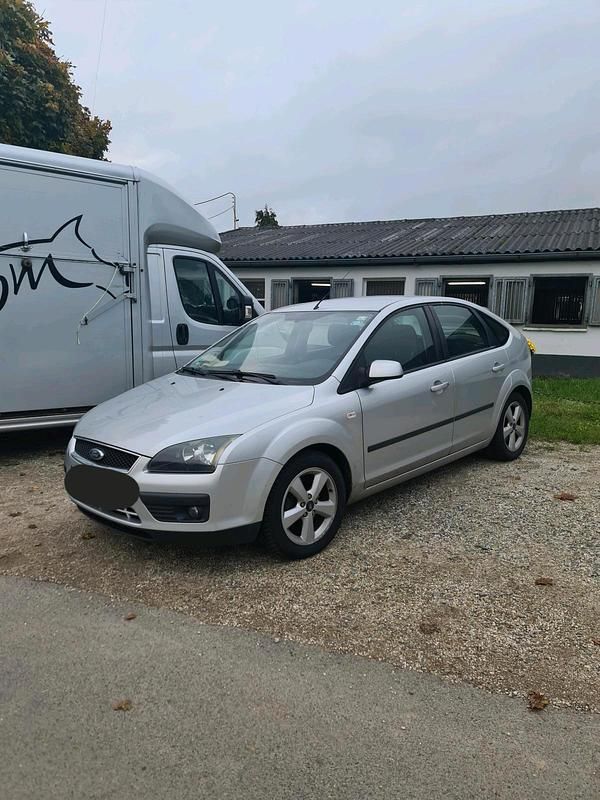 Second-hand Ford Focus 100 CP (73 kW) 2005 Argintiu Coupe