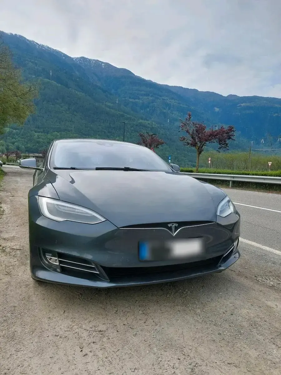 Usado Tesla Model S 235 kW (320 CV) 2016 Gris Utilitario