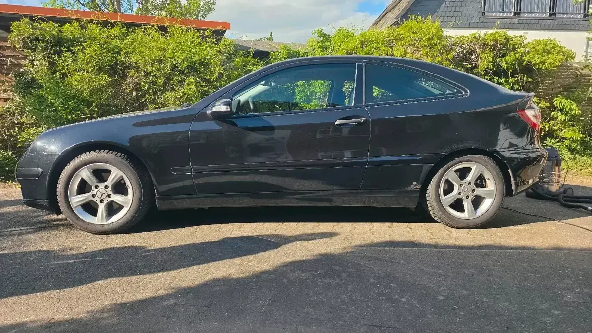 Gebraucht Mercedes C180 143 PS (105 kW) 2005 Schwarz Coupé