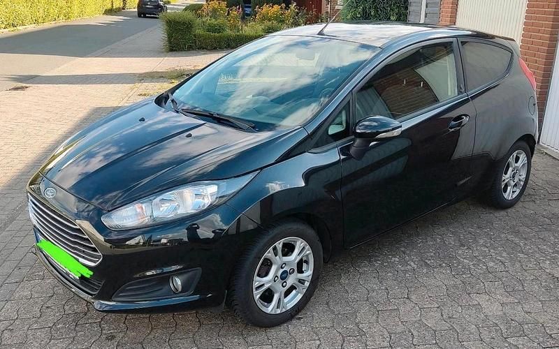 Schwarz Gebraucht 2013 Ford Fiesta Champions Edition Kleinwagen | 7.777 € (Fairer Preis) - Bild 1/4