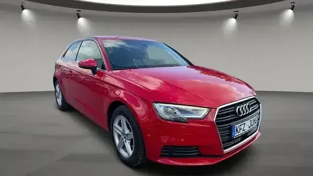 Gebraucht Audi A3 Ambiente 150 PS (110 kW) 2017 Rot Limousine