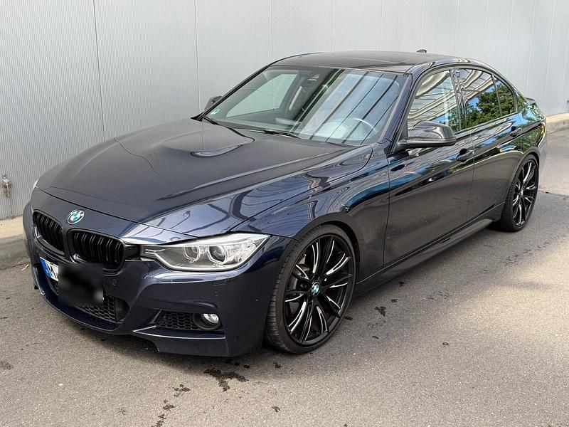 Blau Gebraucht 2013 BMW 335 Luxury Line Limousine | 16.999 € (Guter Preis) - Bild 1/4