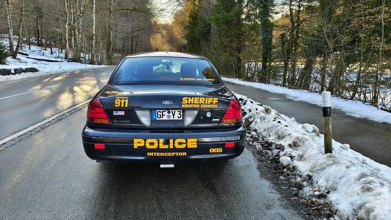 Gebraucht Ford Crown 253 PS (186 kW) 2011 Limousine