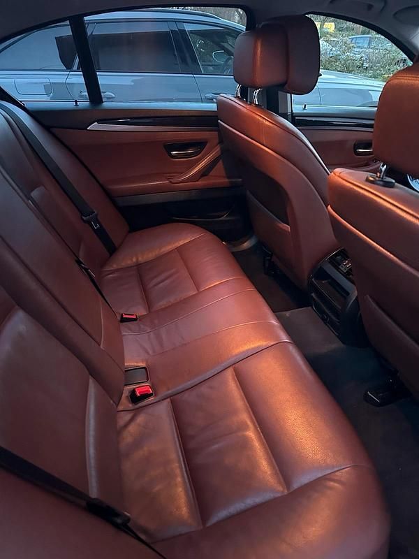Gebraucht BMW 520 184 PS (135 kW) 2012 Braun Limousine