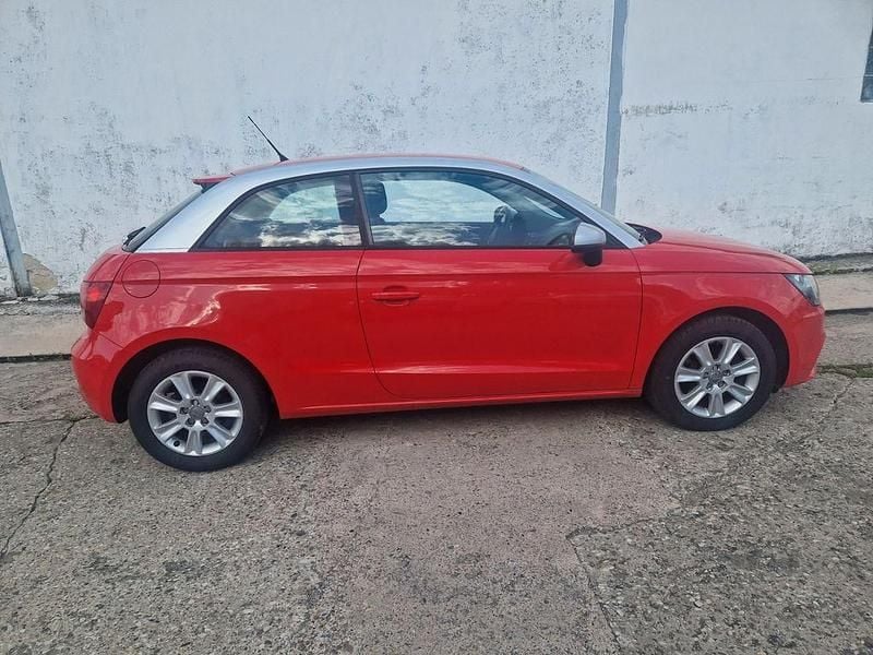 Second-hand Audi A1 Attraction 122 CP (89 kW) 2011 Roșu Hatchback