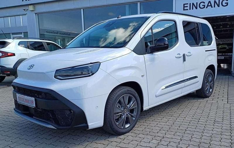 Icy white Gebraucht 2024 Toyota Proace Verso City Kombi | 32.880 € (Guter Preis) - Bild 1/4