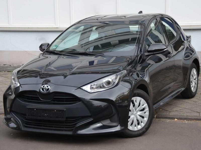 Night time black Gebraucht 2021 Toyota Yaris Basis Kleinwagen | 11.250 € (Fairer Preis) - Bild 1/4