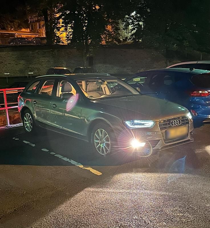 Gebraucht Audi A4 150 PS (110 kW) 2015 Grau Kombi